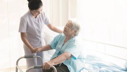 在家也能享受全方位養(yǎng)老服務(wù)?上海已試點(diǎn)!3位護(hù)理員+1位護(hù)士輪流上門，每月花費(fèi)……
